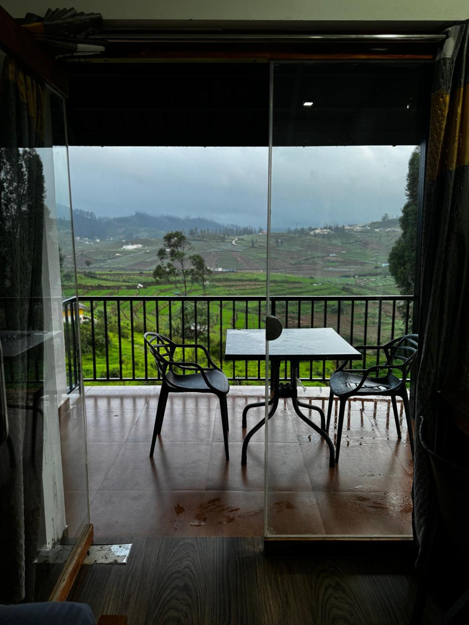 The Wooden Springs Bed & Breakfast Ooty Bagian luar foto