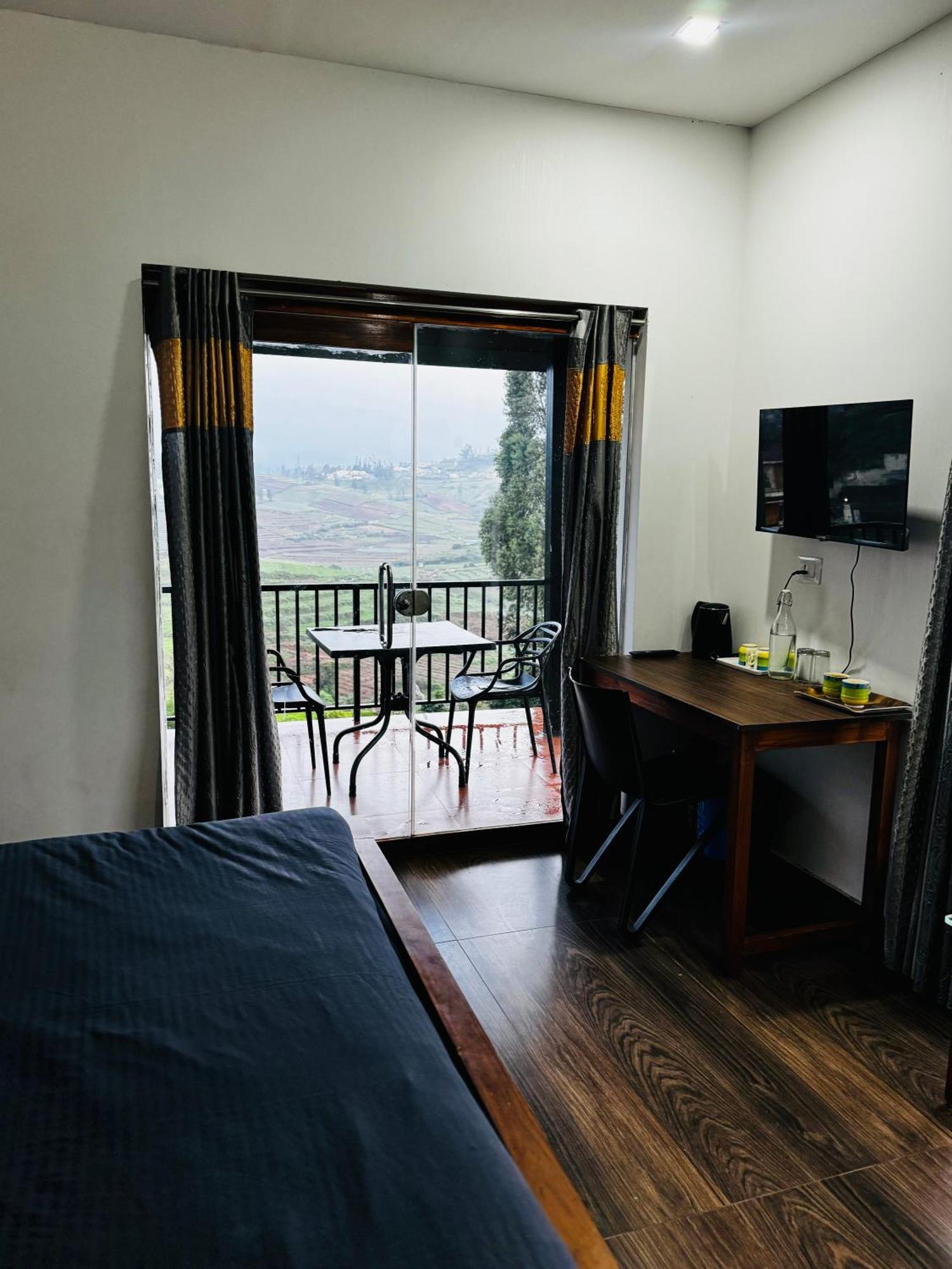 The Wooden Springs Bed & Breakfast Ooty Bagian luar foto